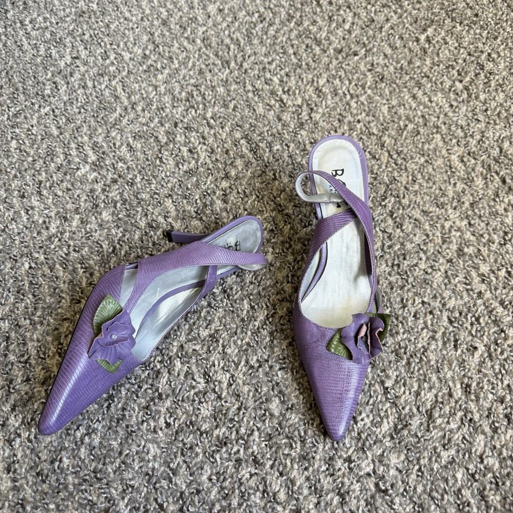 VTG BCBG Paris Pointed Toe Snake Leather Heels 7.5 Flower Appliqué 90s Y2K - Picture 2 of 8